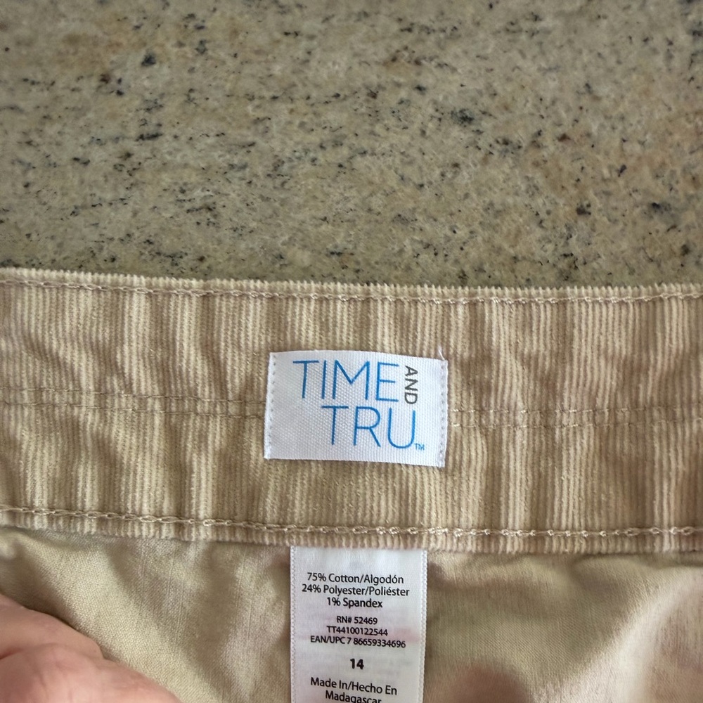 Time and Tru women’s Light Khaki Corduroy wide leg cargo size 14